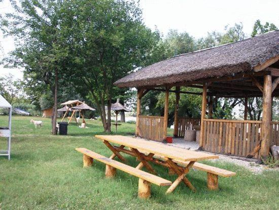 Hotel Wels Baltenii de Sus Экстерьер фото