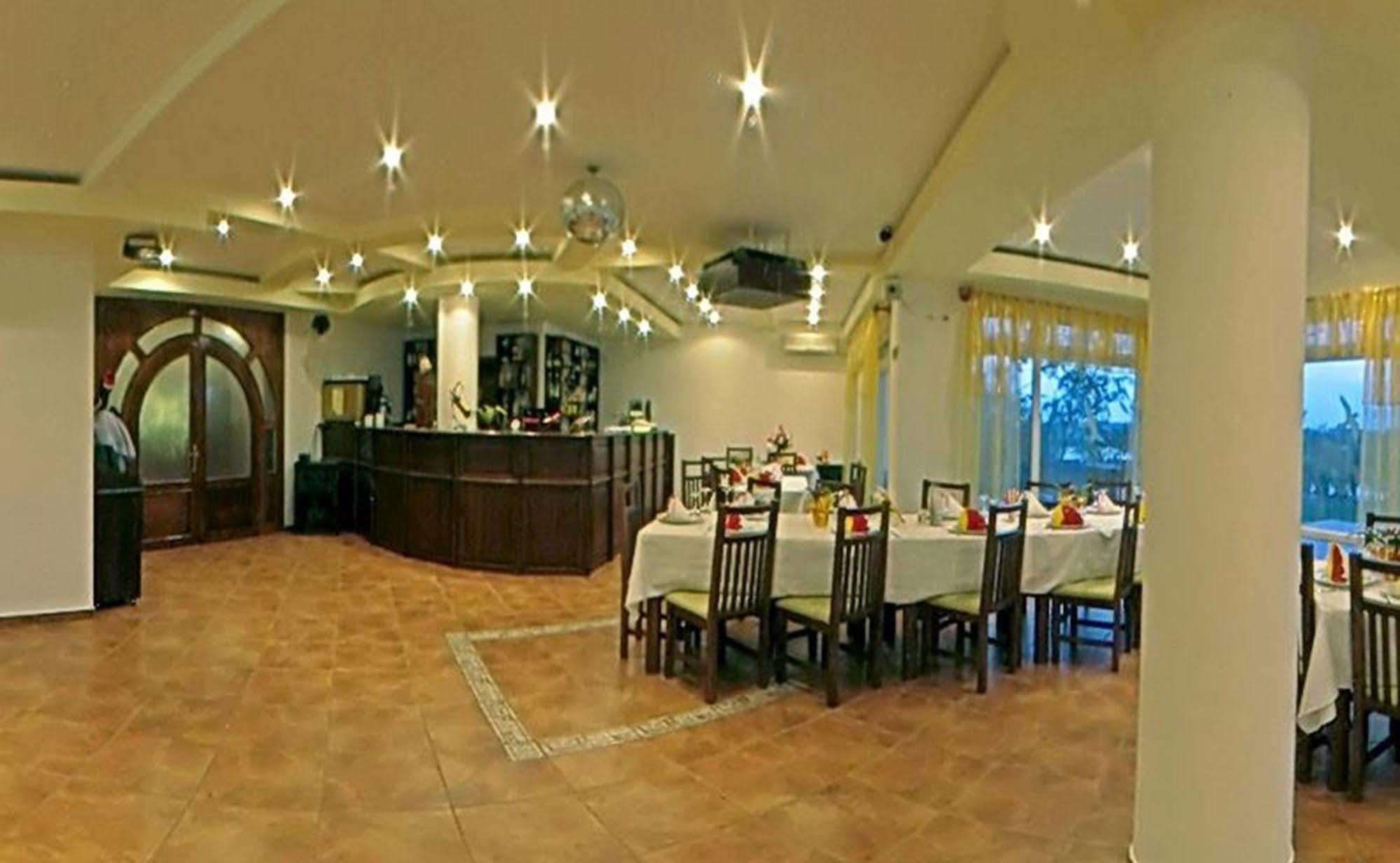 Hotel Wels Baltenii de Sus Экстерьер фото